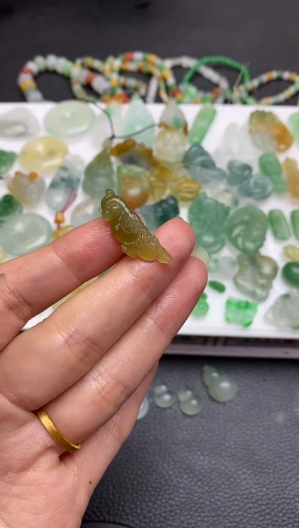 未镶嵌定制翡翠翡翠毛货~