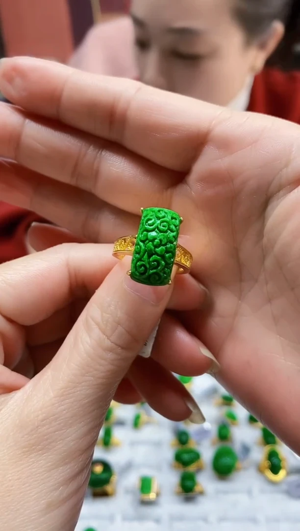 颈饰未镶嵌翡翠戒指29