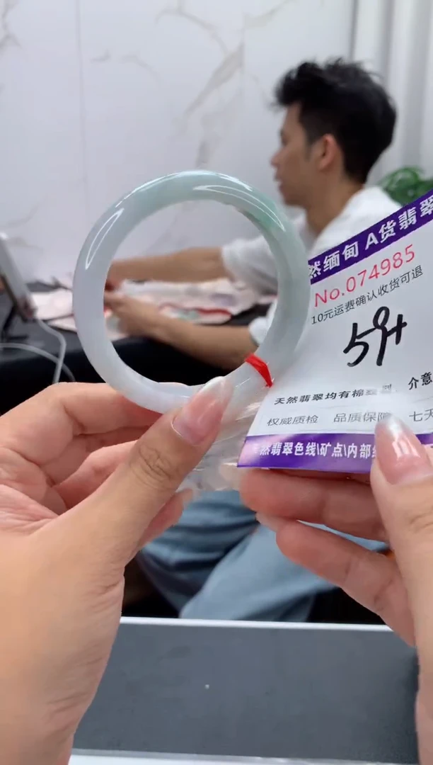 未镶嵌手镯翡翠有纹，完美者勿拍