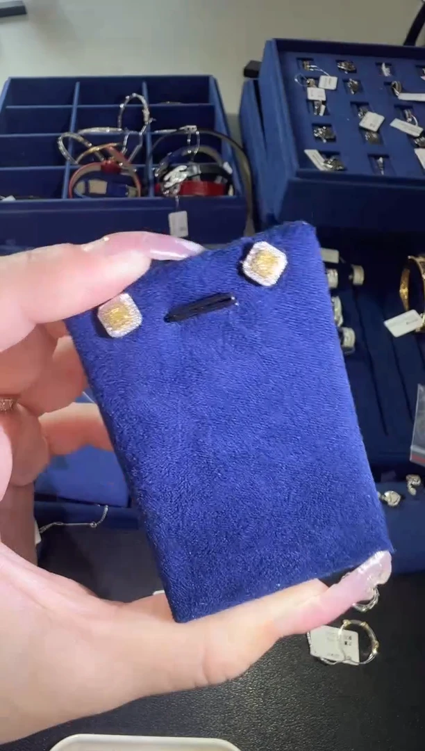 【闪购商品】钻石耳钉18K金镶嵌黄钻耳钉hgt