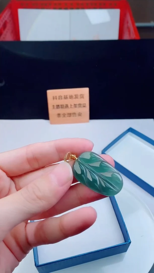 颈饰未镶嵌翡翠    ·