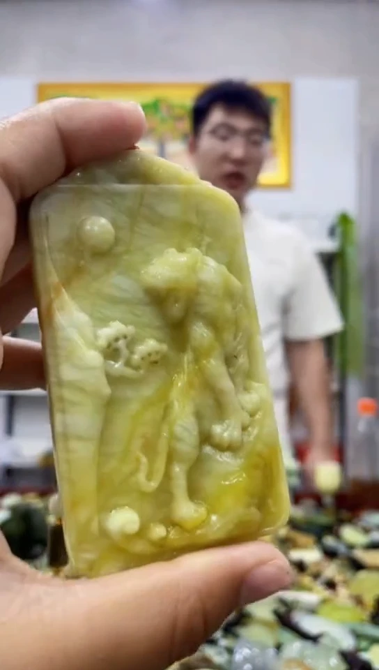 岫玉未镶嵌吊坠
