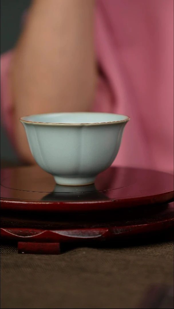 微微瑕 花口杯 无底款
