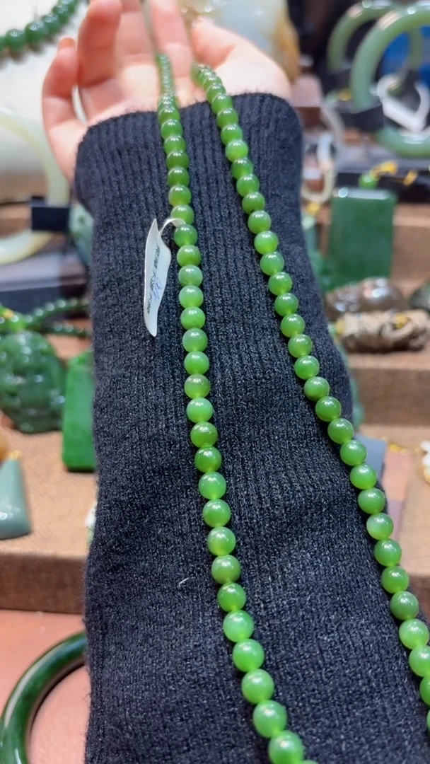 颈饰未镶嵌和田玉（碧玉）1