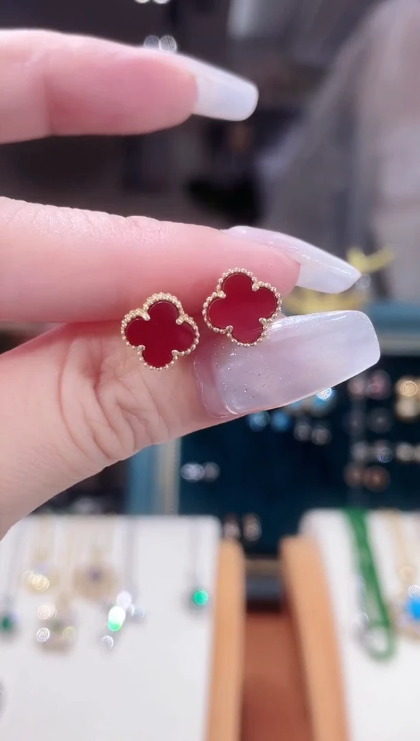 玛瑙/玉髓耳钉18K金镶嵌耳钉
