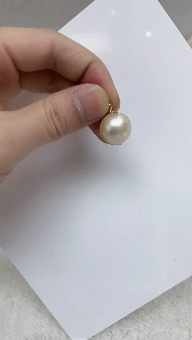 18K金镶嵌颈饰拼合珍珠（马贝珠）