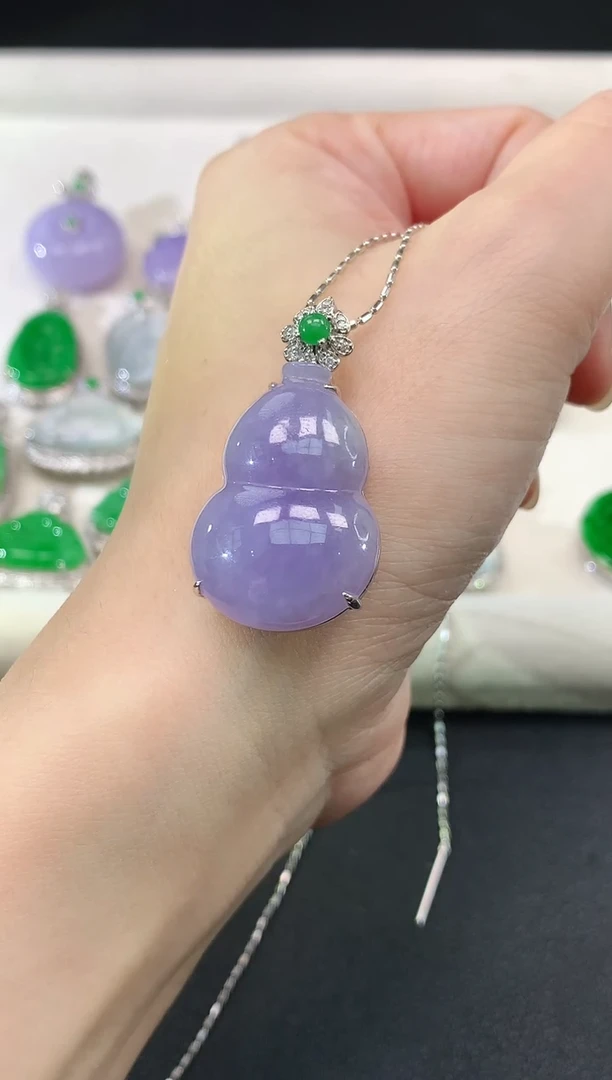 吊坠(不含链)18K金镶嵌翡翠葫芦|8800