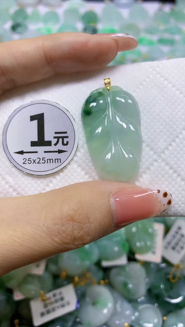 颈饰18K金镶嵌翡翠天然翡翠A货