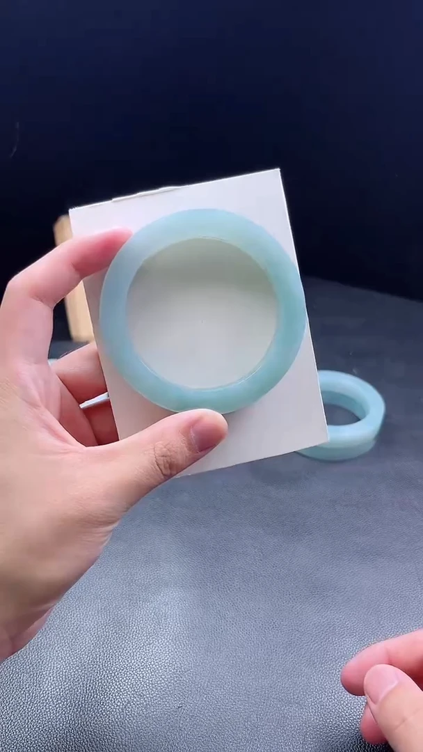 未镶嵌手镯定制翡翠笑**湖定制