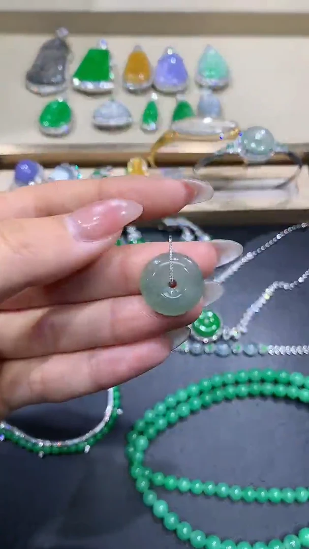 【闪购商品】翡翠吊坠(不含链)18K金镶嵌2团购