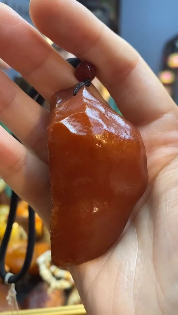 未镶嵌颈饰琥珀吊坠