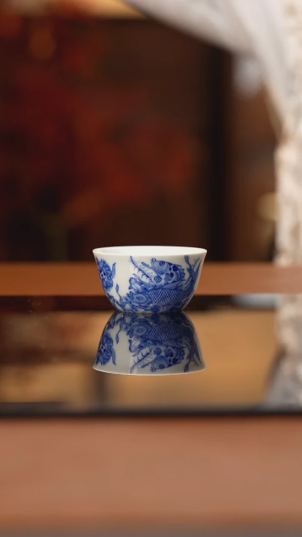 杯看山柴窑青花鱼杯