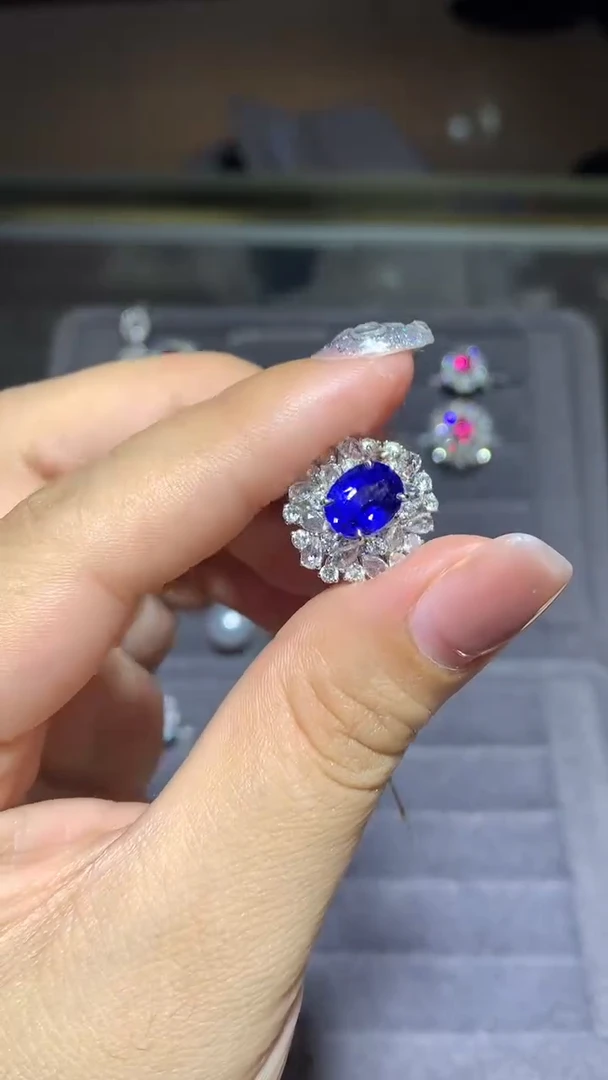 戒指蓝宝石18K金镶嵌2.57CT