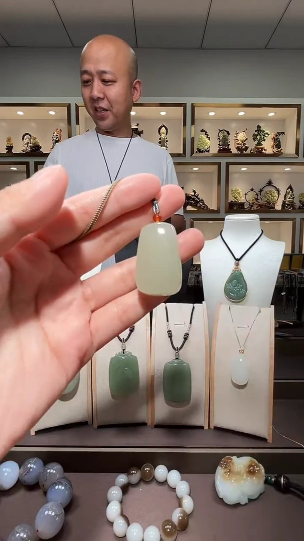 和田玉未镶嵌颈饰苏