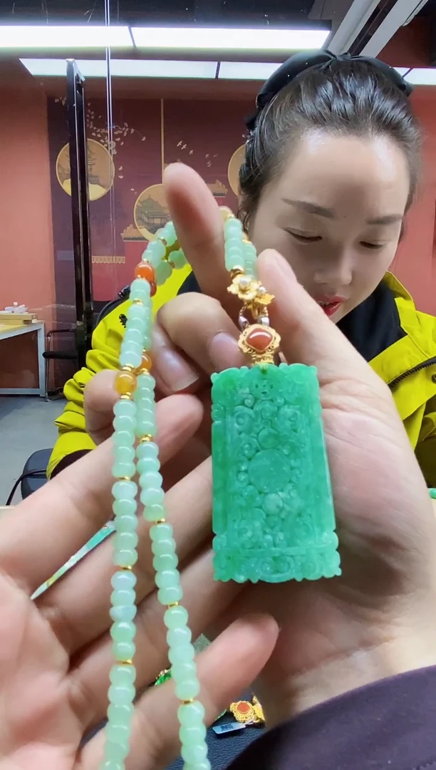 颈饰未镶嵌翡翠吊坠