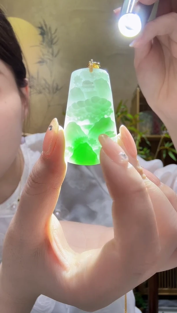 翡翠未镶嵌颈饰吊坠