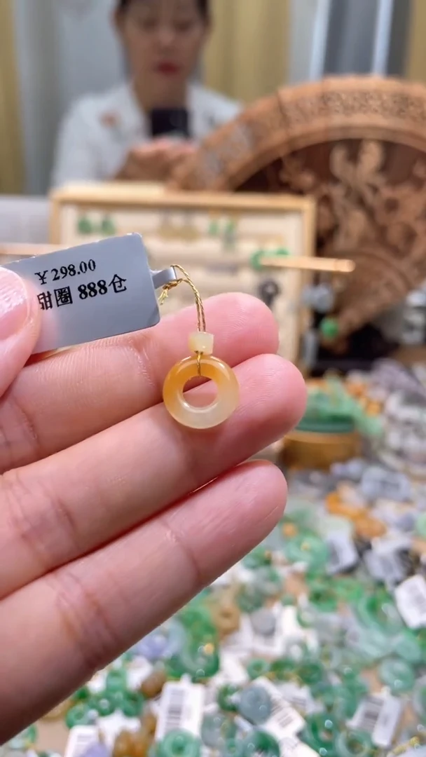 翡翠未镶嵌颈饰甜甜圈