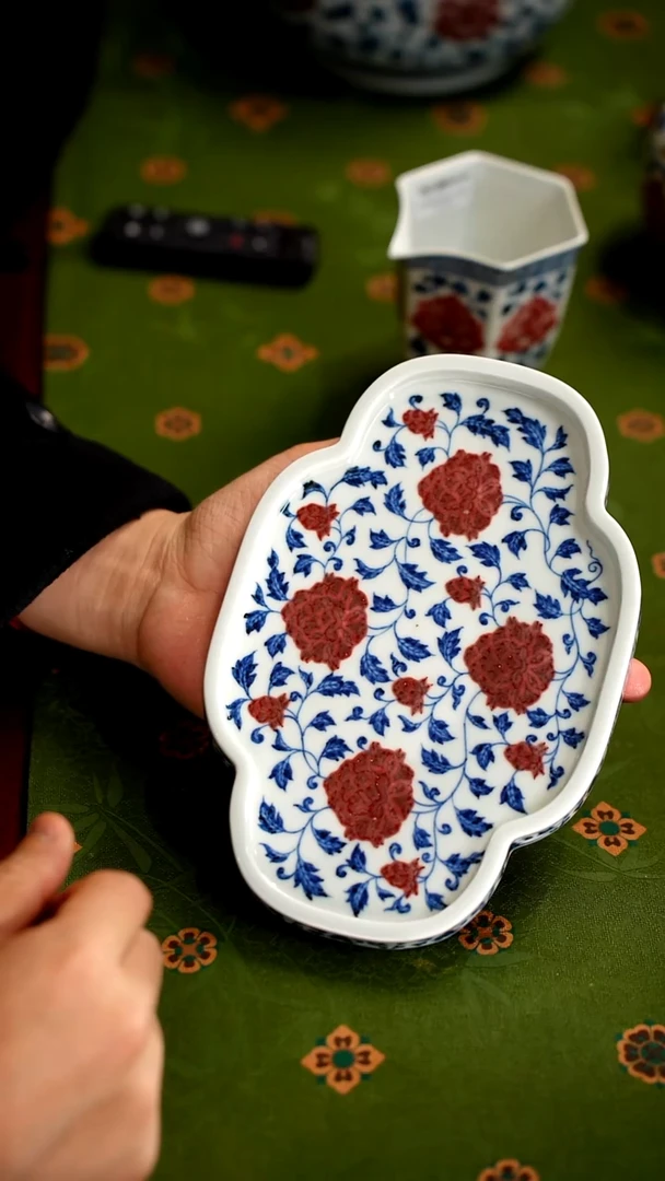 西****?古官青玉青花釉里红牡丹壶承