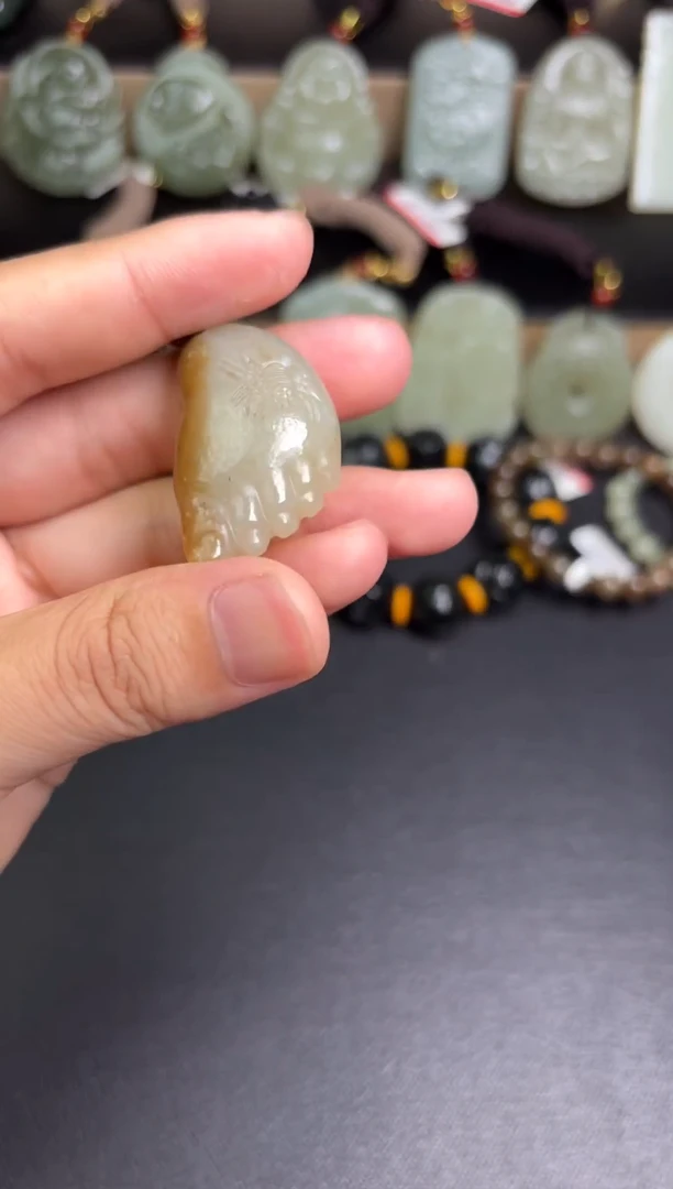 和田玉未镶嵌颈饰1