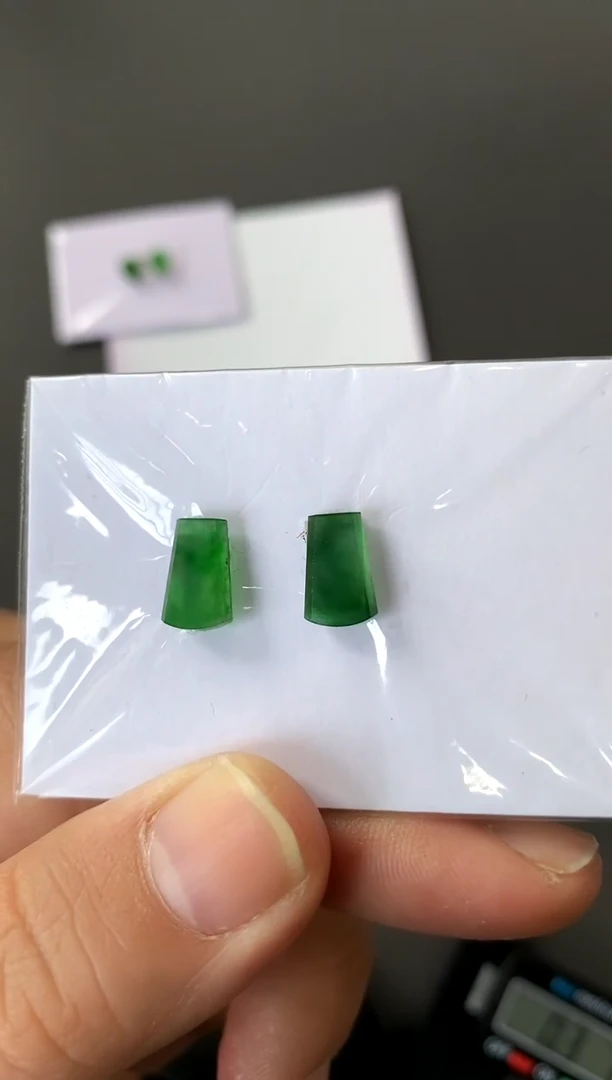 【闪购商品】定制翡翠未镶嵌一对