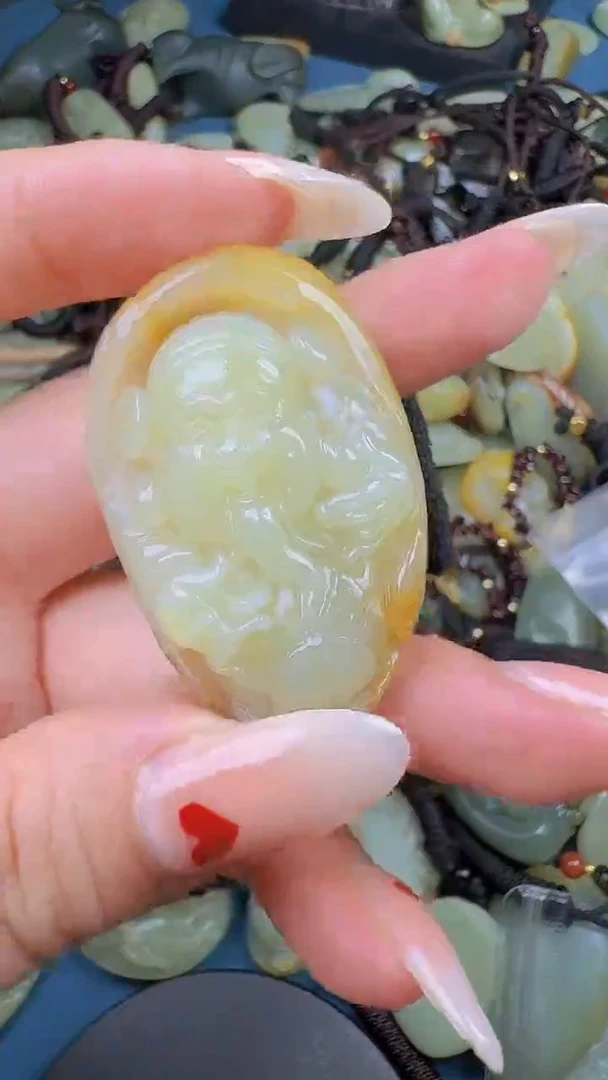 和田玉未镶嵌颈饰1