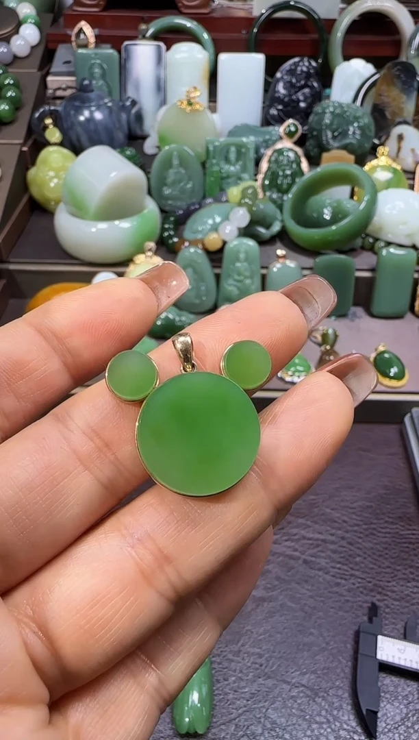 18K金镶嵌和田玉挂件【宏1220】57