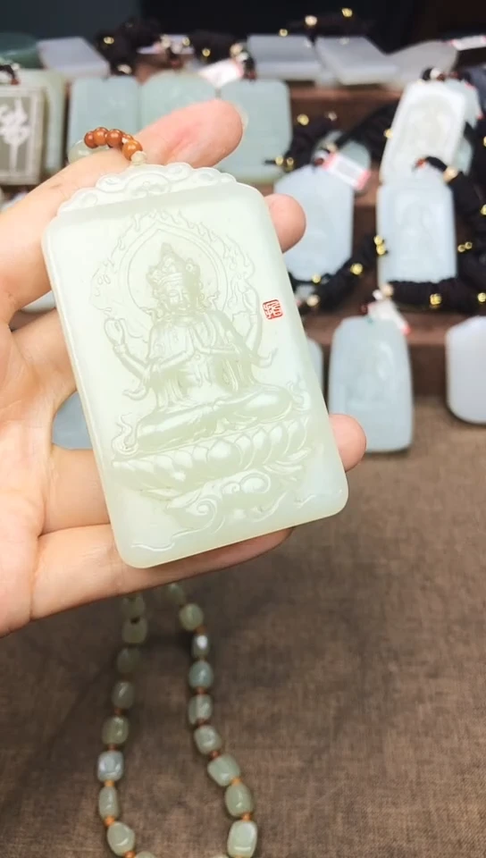 和田玉未镶嵌颈饰左***袭左哥