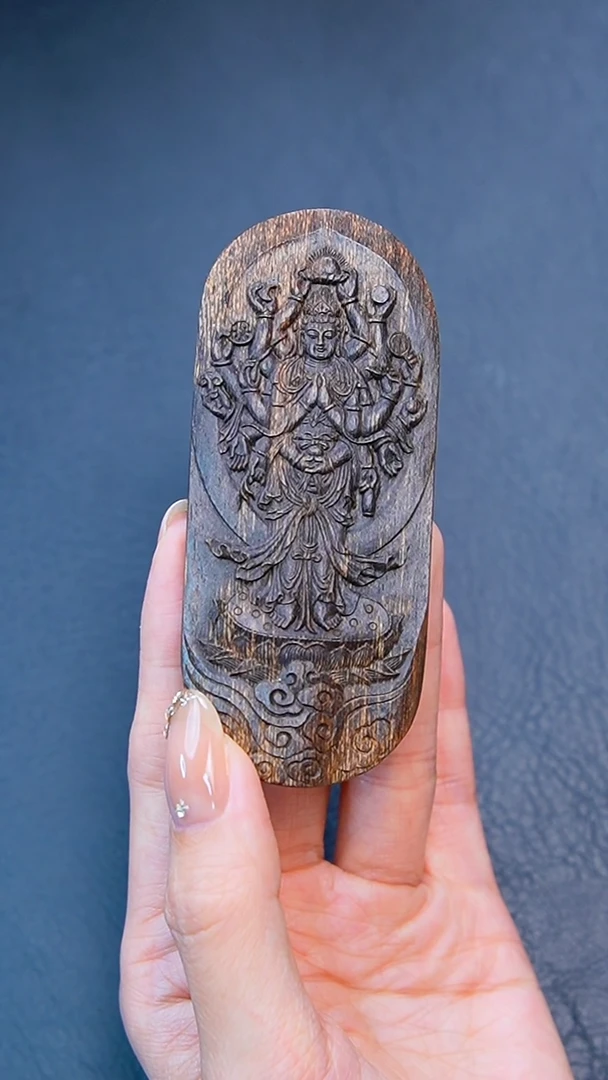 【闪购商品】沉香吊坠文莱千手观音沉水牌子28.88克