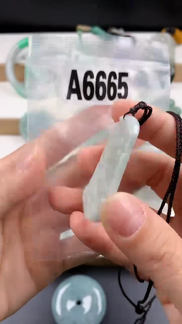 颈饰未镶嵌翡翠天然翡翠吊坠挂件