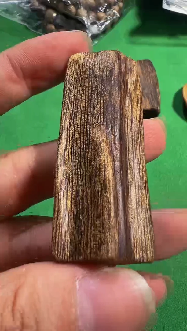 【闪购商品】沉香手把件888芽庄树心油多样性发一