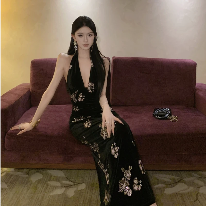 法式千金连衣裙女2025夏季性感收腰黑色挂脖吊带裙礼服丝绒长裙