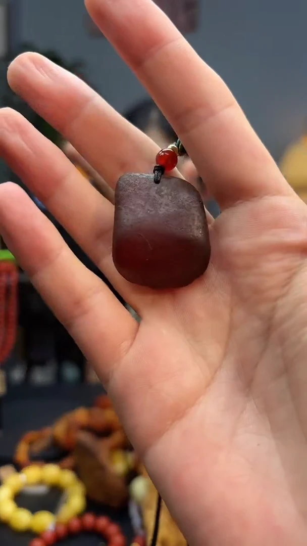 未镶嵌颈饰琥珀吊坠