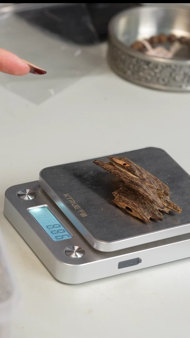 沉香沉香碎屑越南芽庄虫漏料8.8克