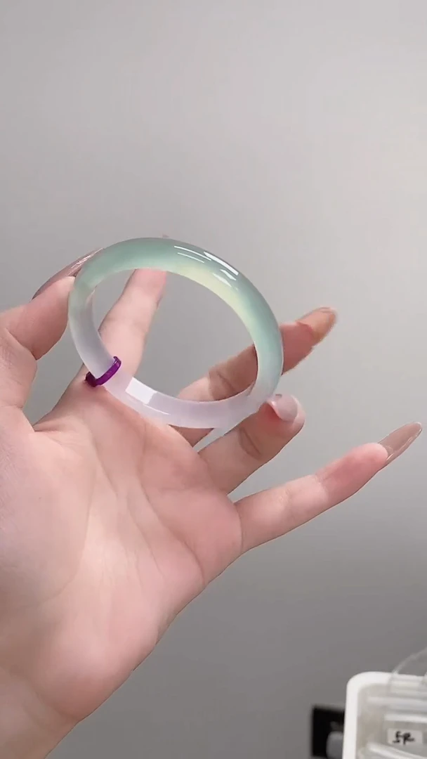 手镯玛瑙/玉髓未镶嵌55-56正圈半山水