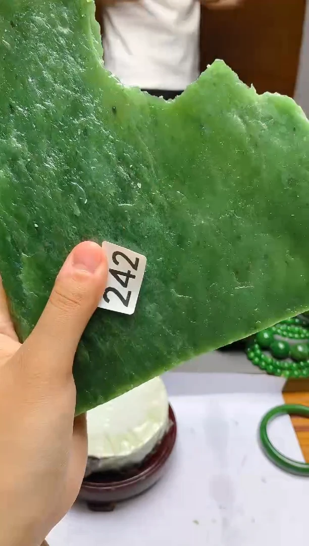 和田玉（碧玉）未镶嵌珠宝半成品242