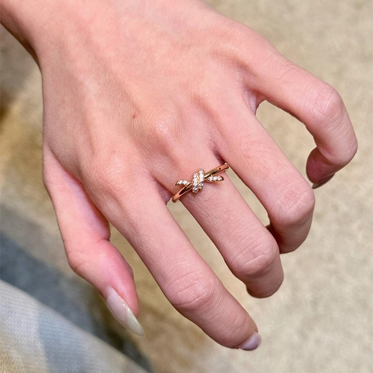 卡柒 铜合金戒指 小香风闪锆绳结戒指女轻奢小众高级感精致食指戒