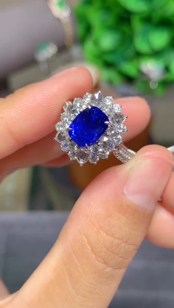 戒指蓝宝石18K金镶嵌2.13ct