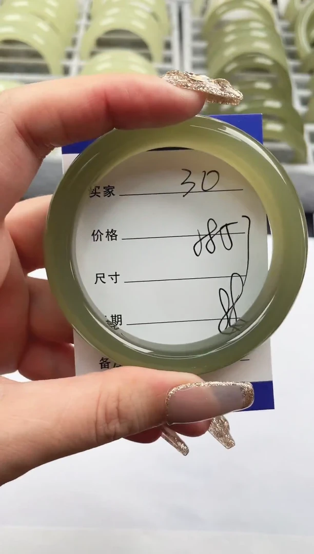 未镶嵌手镯石英质玉湖水绿