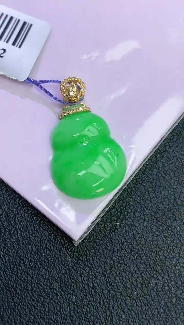颈饰18K金镶嵌翡翠赠礼盒证书 麦麦