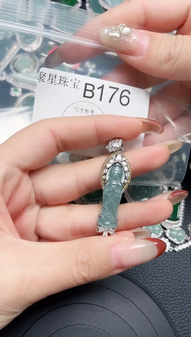 【闪购商品】翡翠颈饰未镶嵌 赠皮绳176