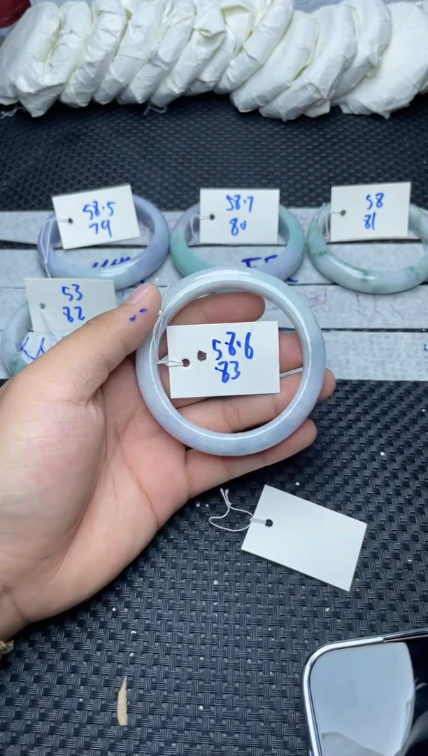 未镶嵌手镯翡翠83