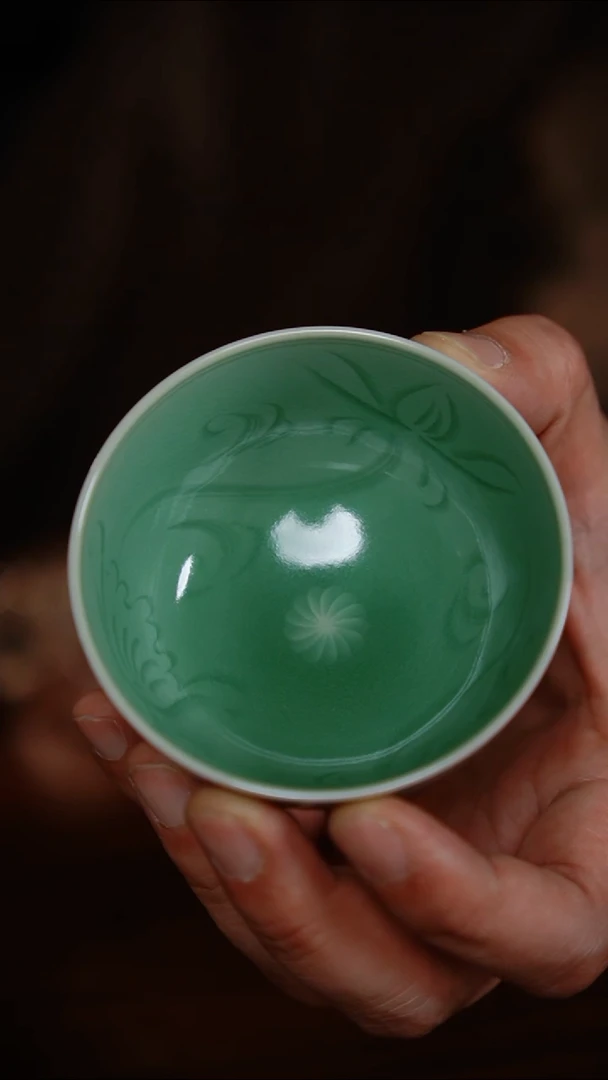 25-1月华缠枝荷莲纹单杯（龙泉·盛侃