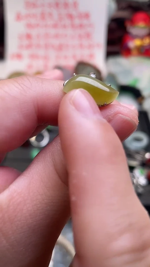 颈饰银S925镶嵌翡翠戒