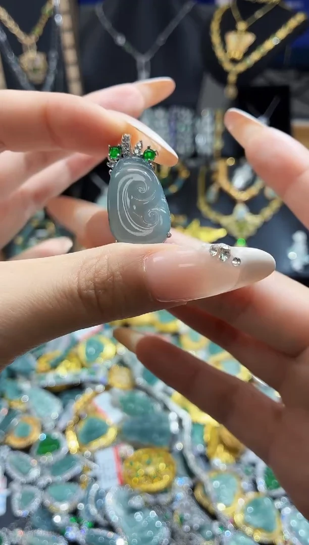 翡翠未镶嵌吊坠(不含链)天然翡翠a货 多样性发其一