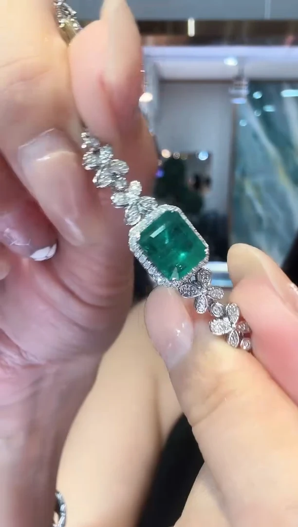 18K金镶嵌手链祖母绿2.60ct