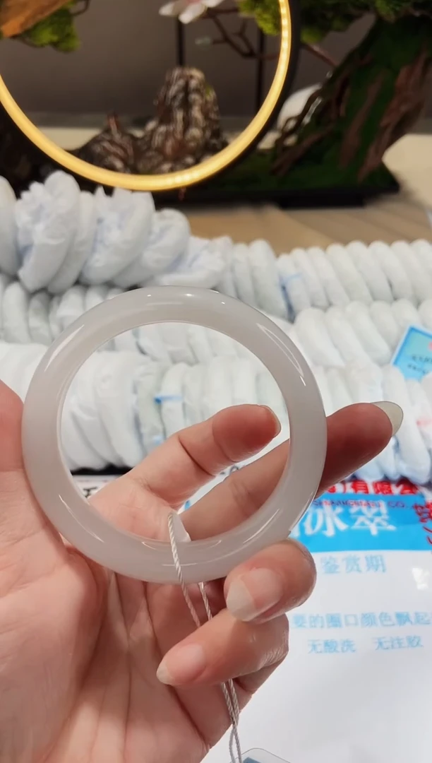 【闪购商品】石英质玉手镯未镶嵌66-57