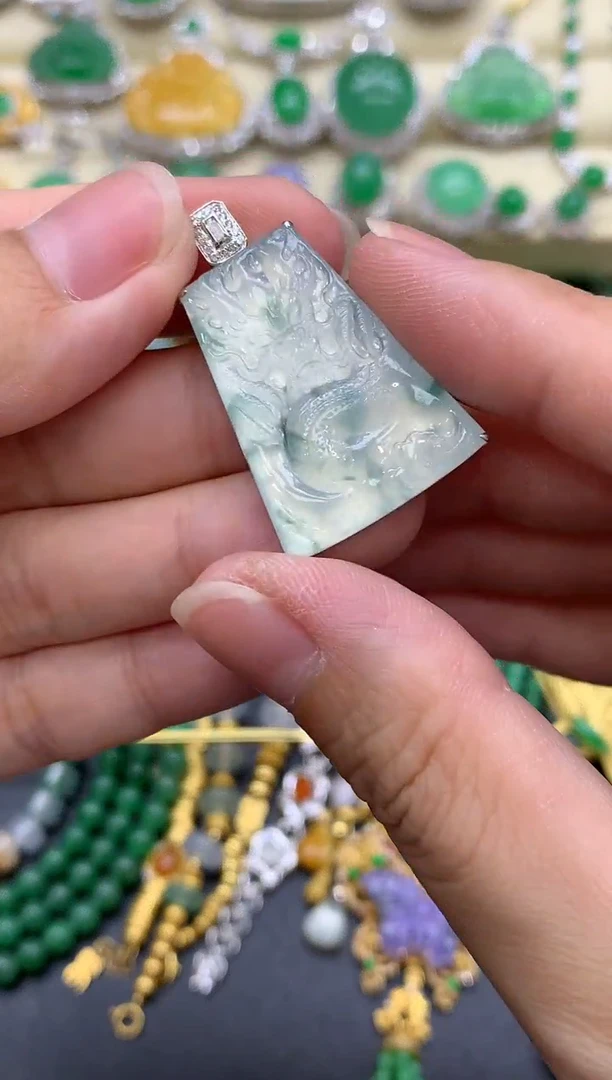 翡翠18K金镶嵌颈饰129-中国好珍宝