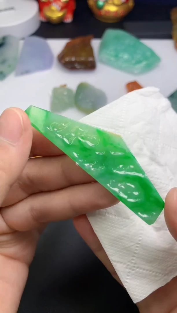 颈饰未镶嵌翡翠
