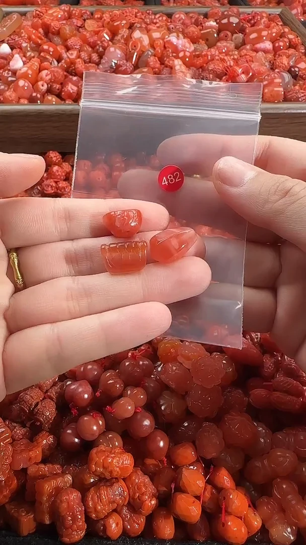 颈饰未镶嵌南红玛瑙1