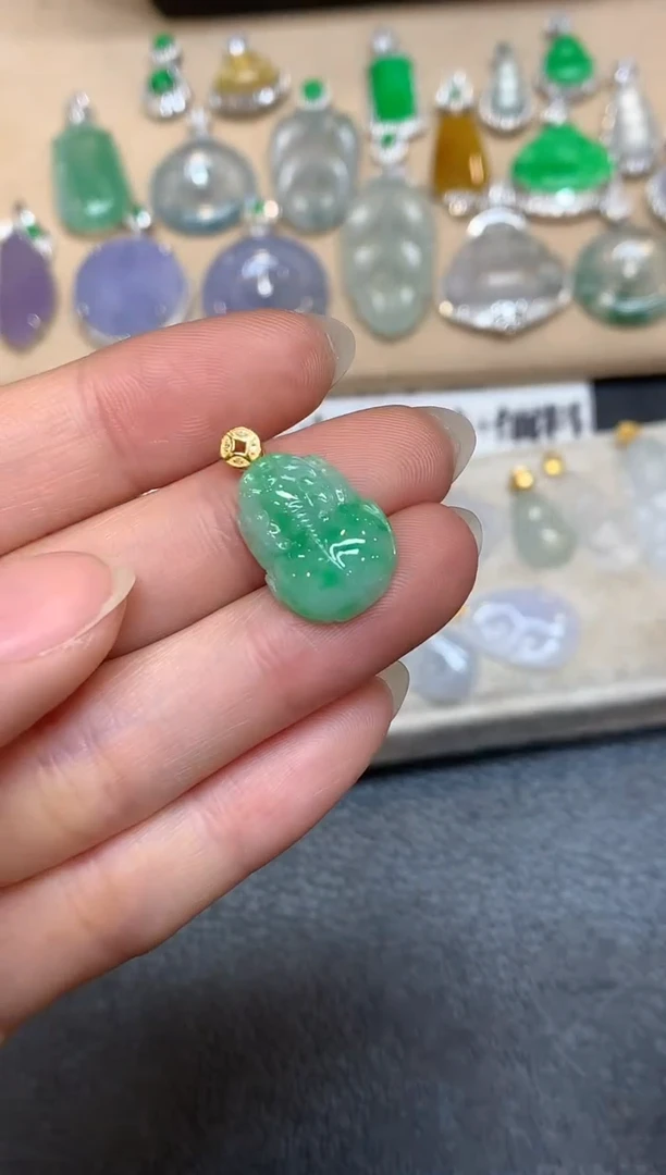 颈饰18K金镶嵌翡翠貔貅【无服务费